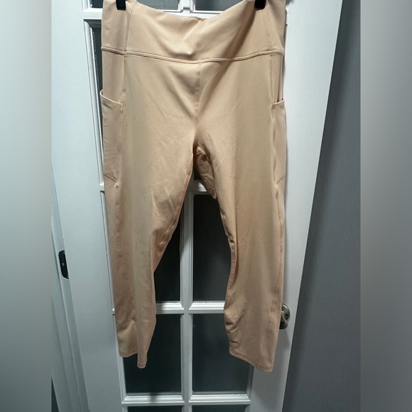 ⭐️SOLD⭐️ Fabletics Oasis PureLuxe High-Waisted 7/8 Legging - Picture 3 of 9